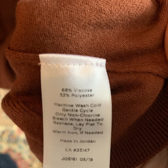 Talbots viscose blend 3/4 sleeve stretch sweater. Worn a couple of times - Picture 5 of 6